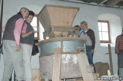 Mühlentag 2009 Vorführung der historischen Mühle Unterdigisheim